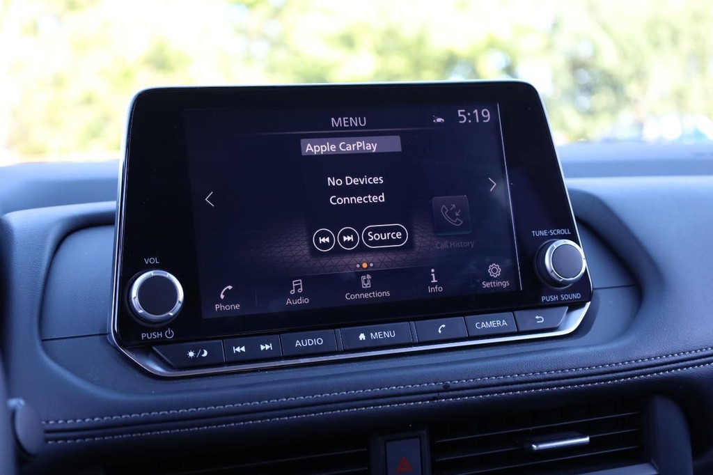 Nissan Rogue Vehicle Image 11