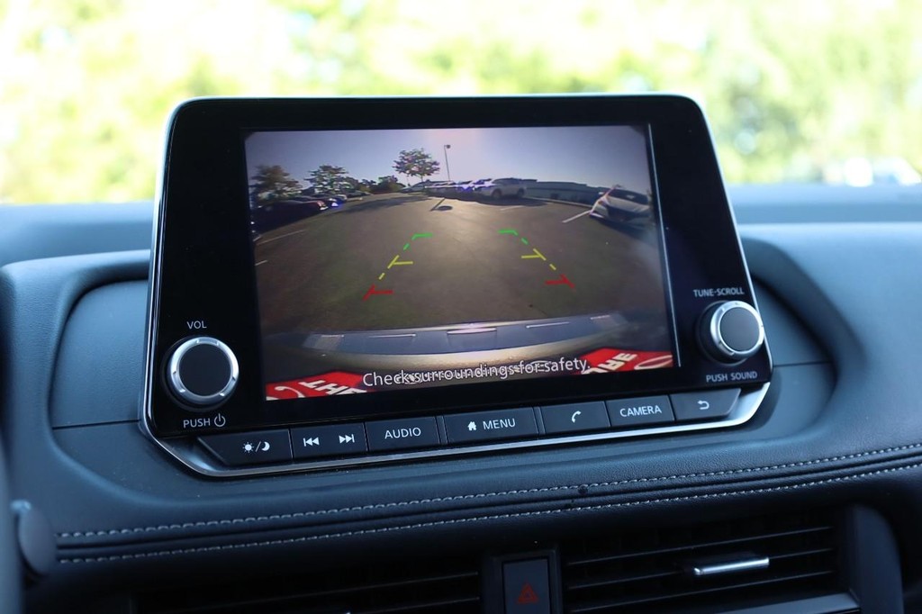 Nissan Rogue Vehicle Image 12