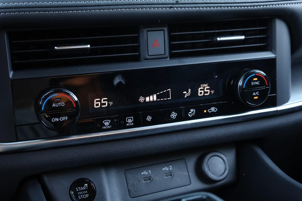 Nissan Rogue Vehicle Image 13