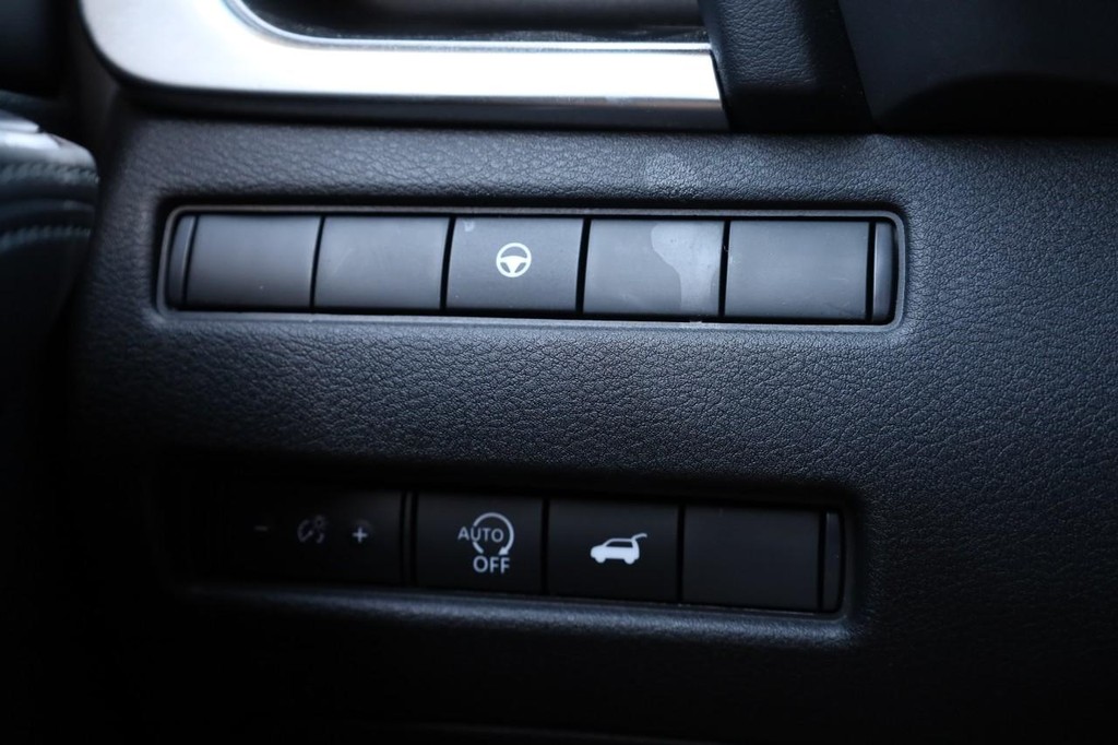 Nissan Rogue Vehicle Image 18