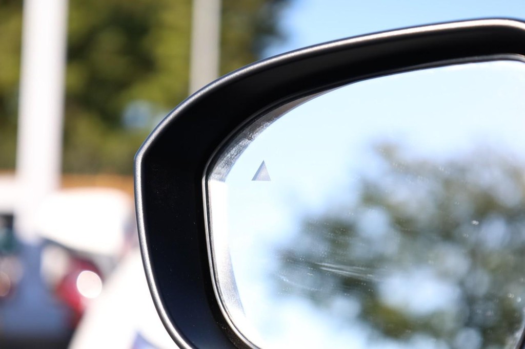 Nissan Rogue Vehicle Image 19