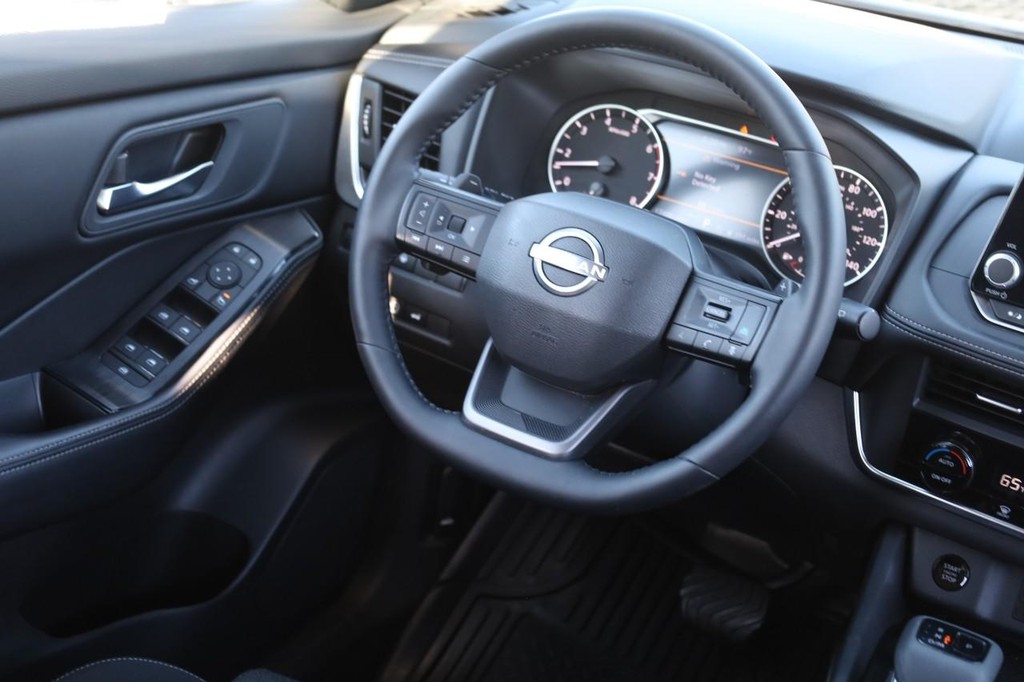 Nissan Rogue Vehicle Image 23