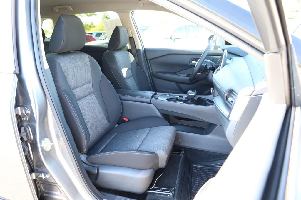 Nissan Rogue Vehicle Image 24