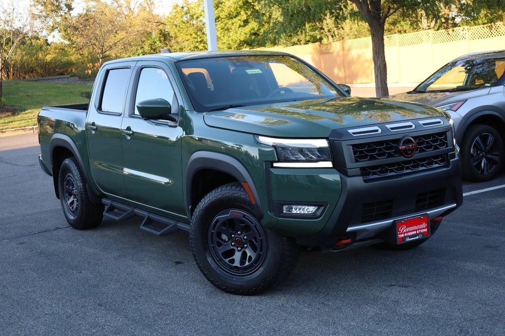 Nissan Frontier Vehicle Image 02