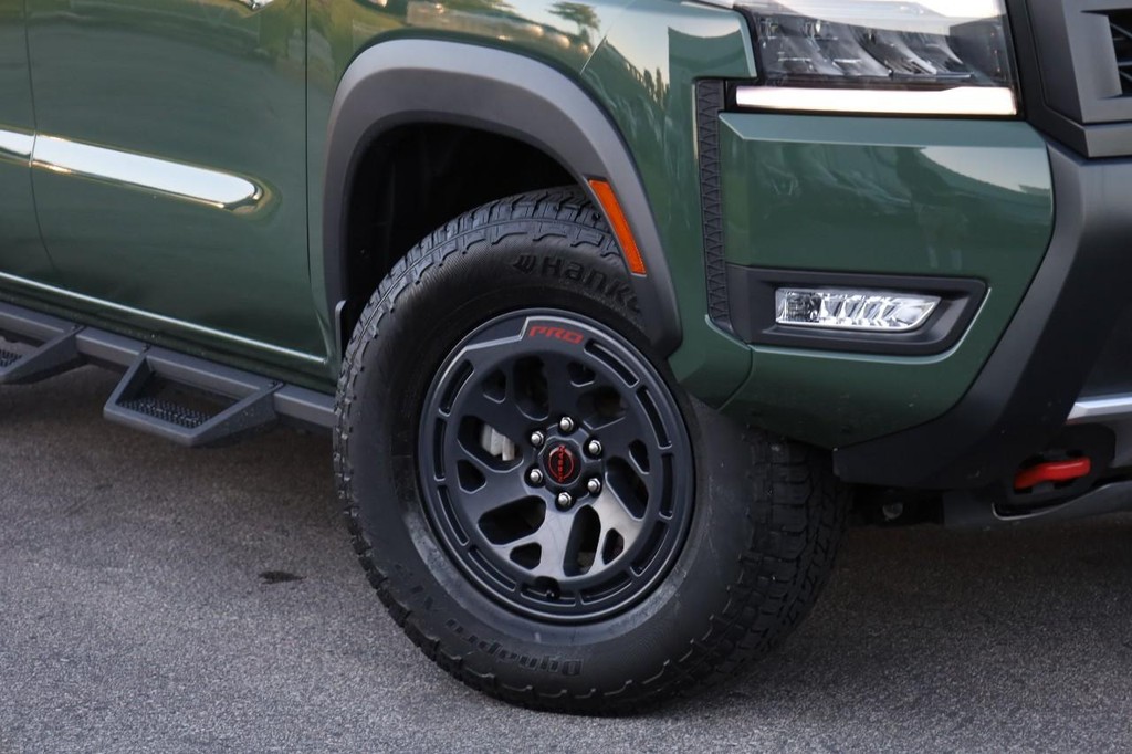 Nissan Frontier Vehicle Image 03