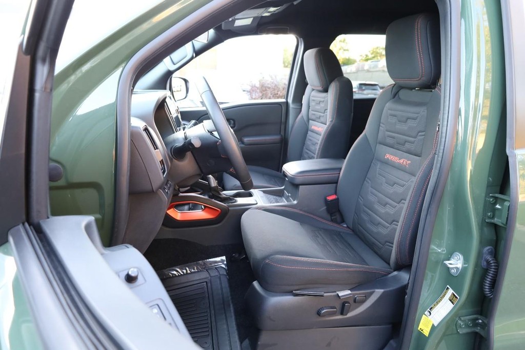 Nissan Frontier Vehicle Image 08
