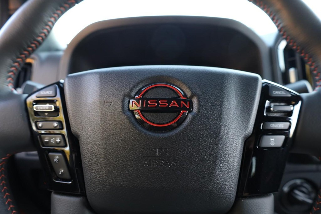Nissan Frontier Vehicle Image 09