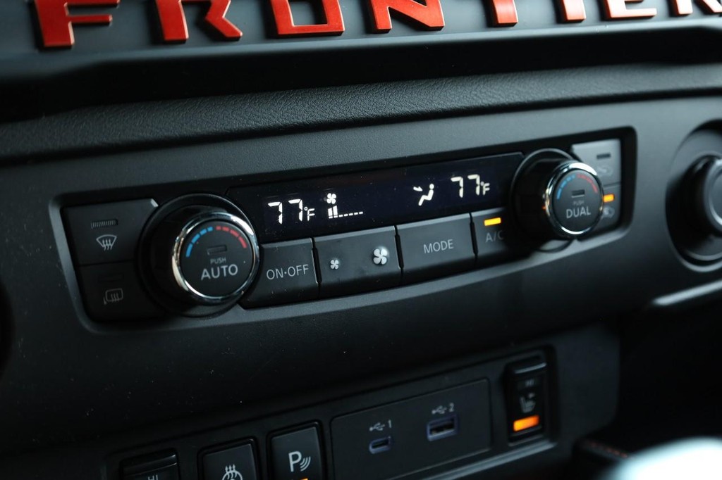 Nissan Frontier Vehicle Image 13