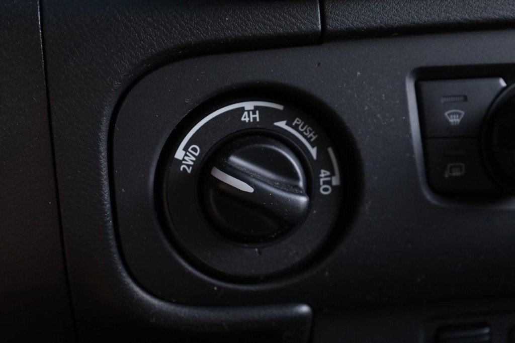 Nissan Frontier Vehicle Image 15