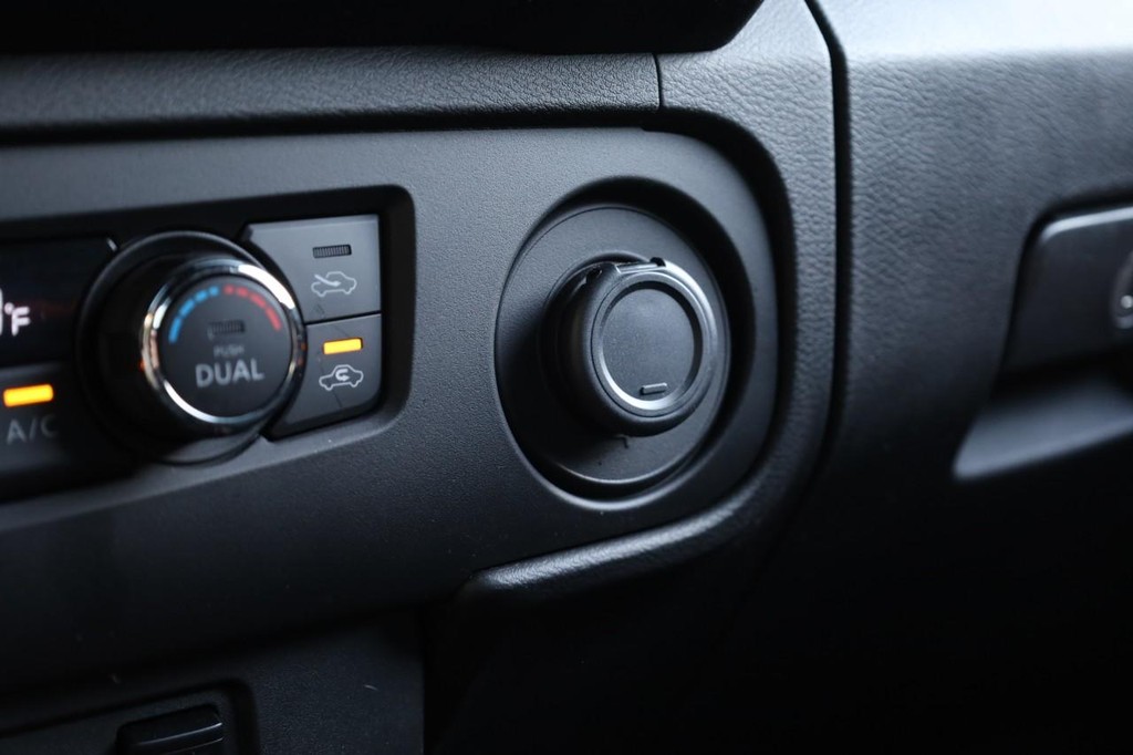 Nissan Frontier Vehicle Image 16