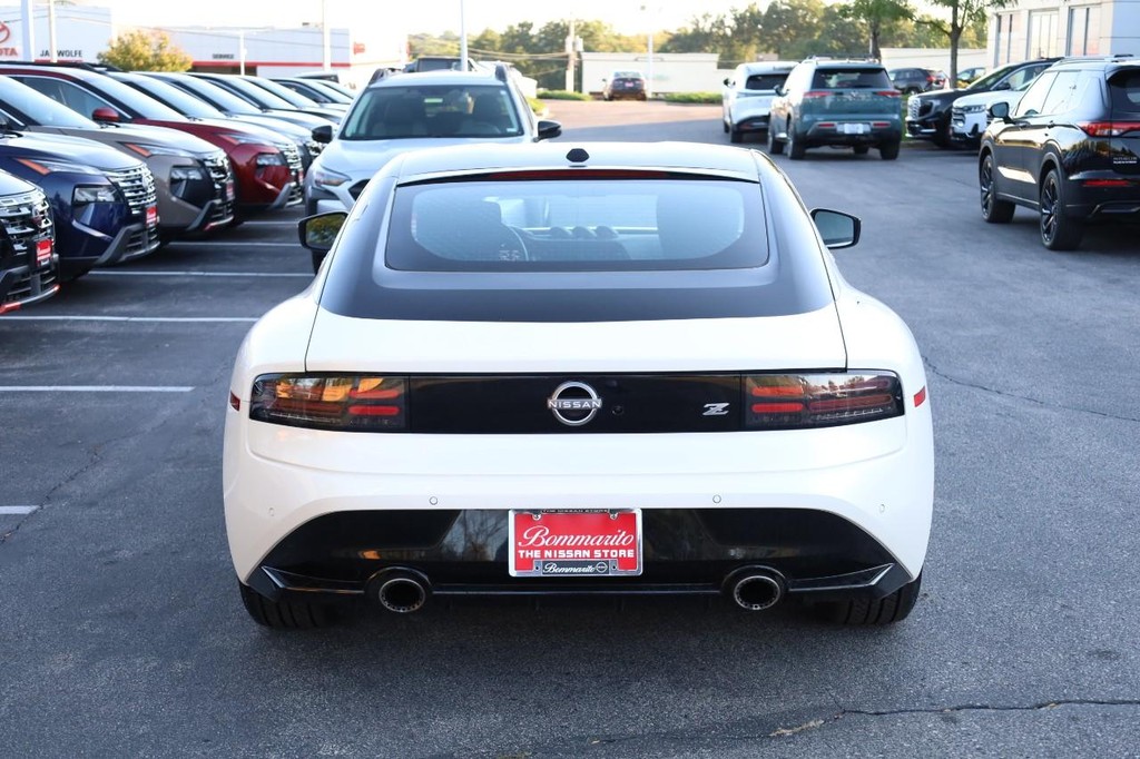 Nissan Z Vehicle Image 06