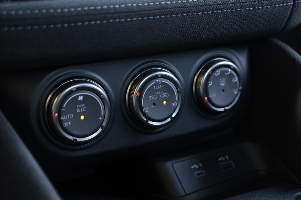 Nissan Z Vehicle Image 13