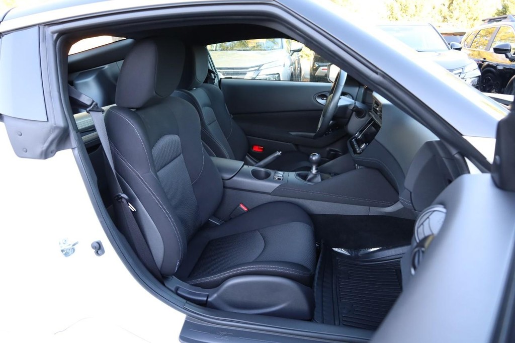 Nissan Z Vehicle Image 21