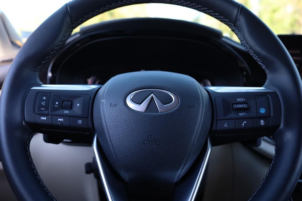 INFINITI QX60 Vehicle Image 13
