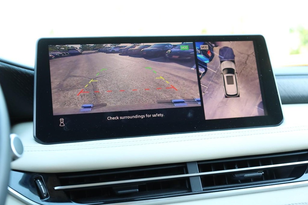 INFINITI QX60 Vehicle Image 17