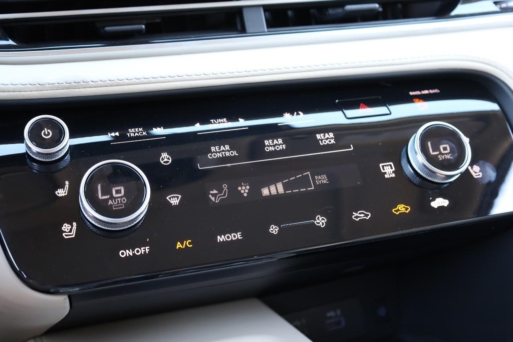 INFINITI QX60 Vehicle Image 18