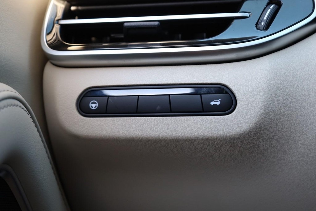 INFINITI QX60 Vehicle Image 23