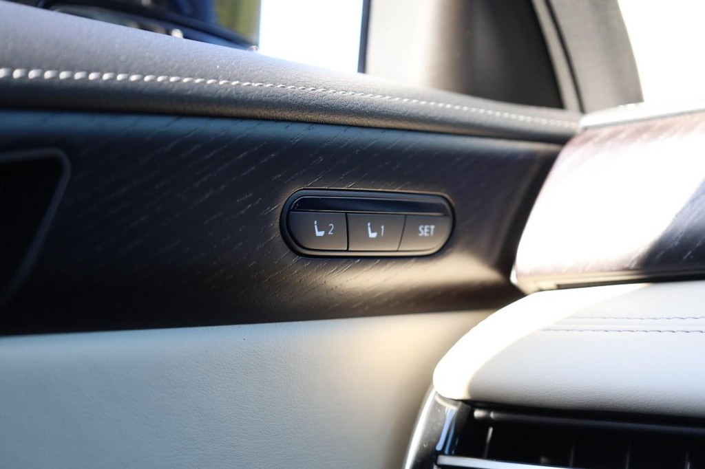 INFINITI QX60 Vehicle Image 24