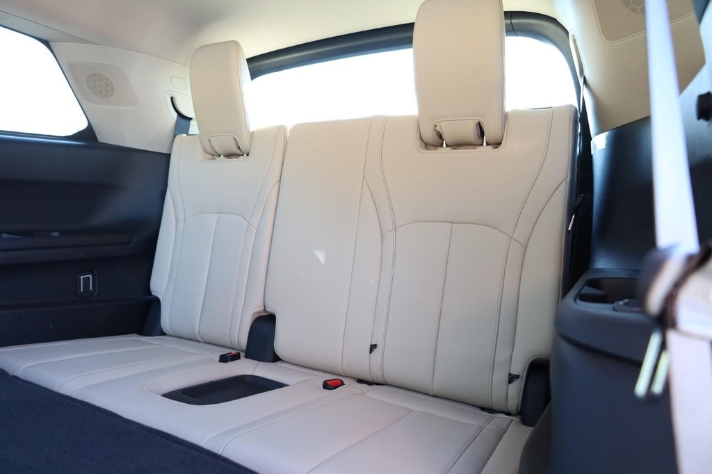 INFINITI QX60 Vehicle Image 30