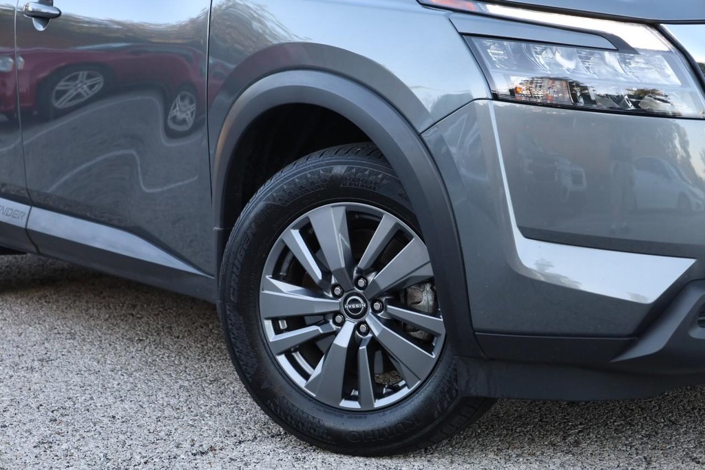 Nissan Pathfinder Vehicle Image 03