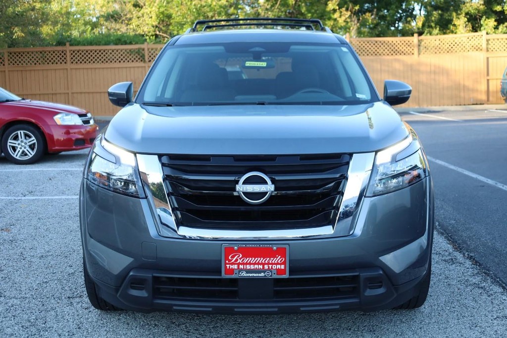 Nissan Pathfinder Vehicle Image 04
