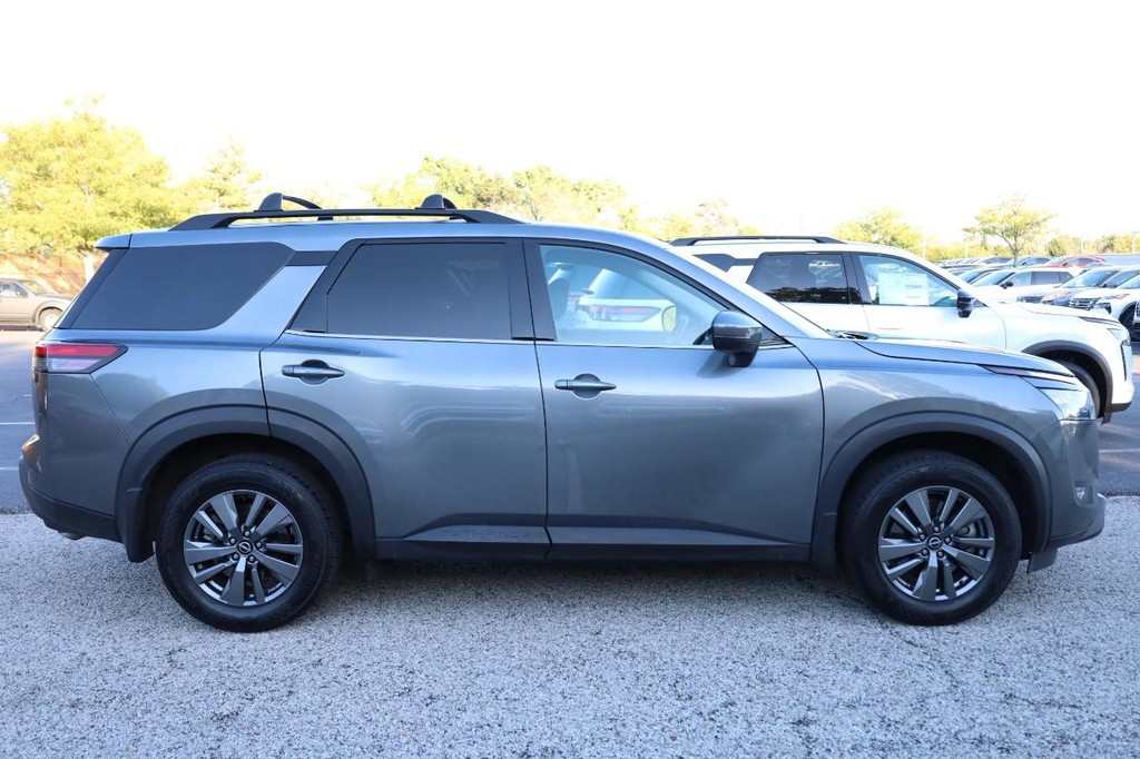 Nissan Pathfinder Vehicle Image 05