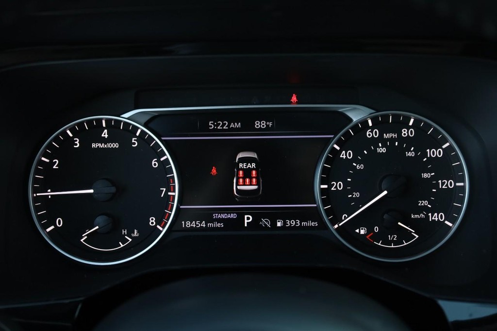 Nissan Pathfinder Vehicle Image 14