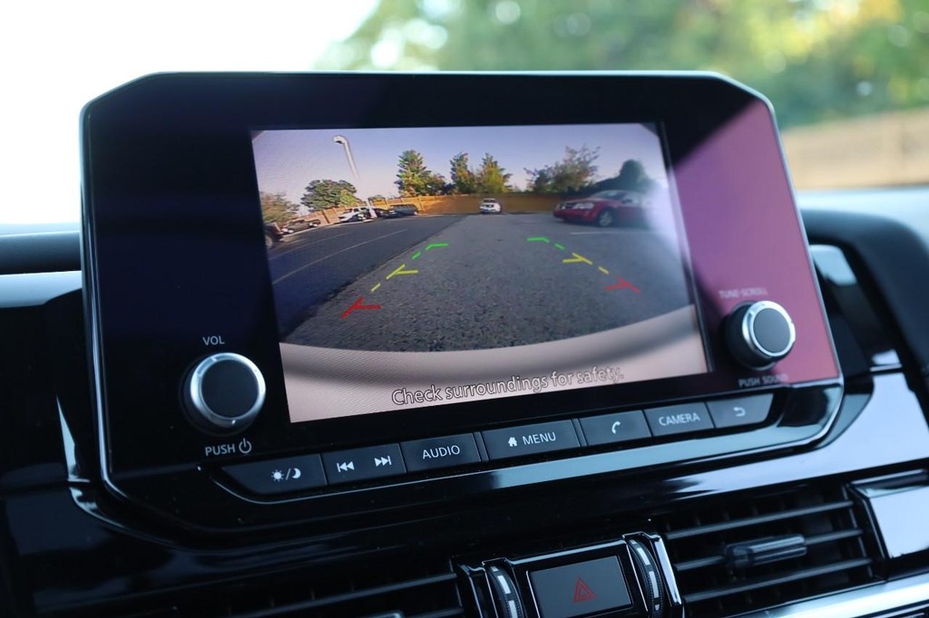 Nissan Pathfinder Vehicle Image 16