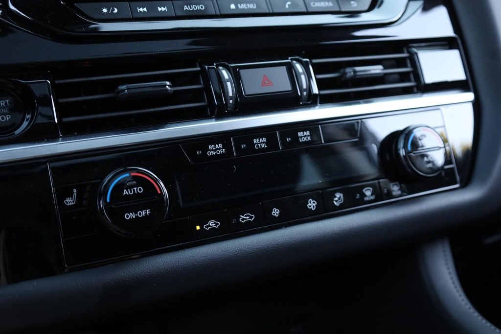 Nissan Pathfinder Vehicle Image 18