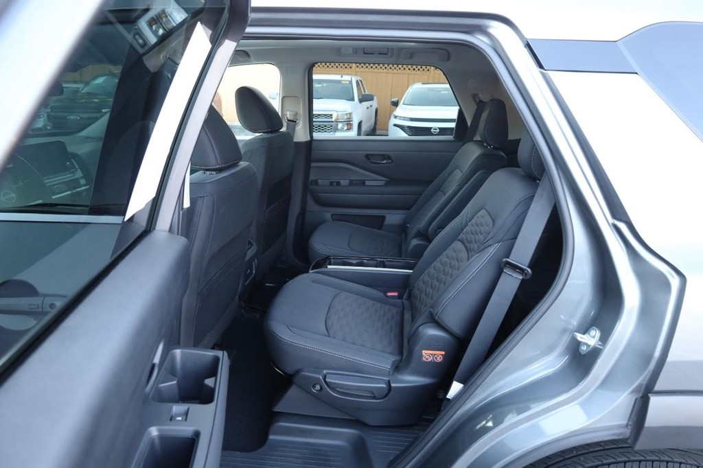 Nissan Pathfinder Vehicle Image 25