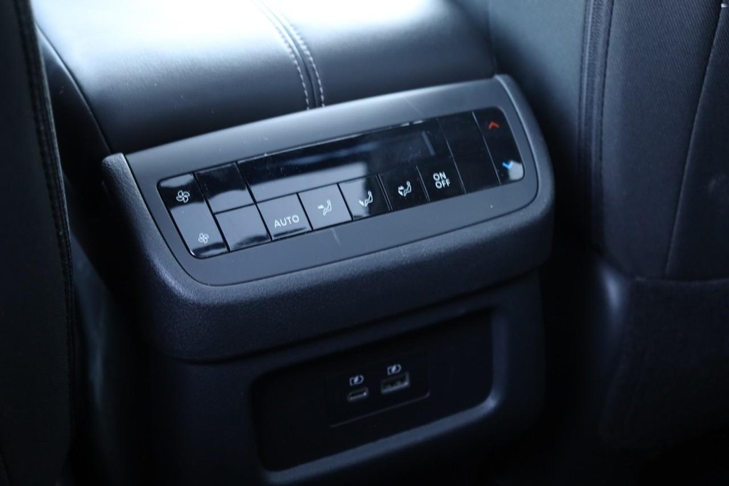 Nissan Pathfinder Vehicle Image 26