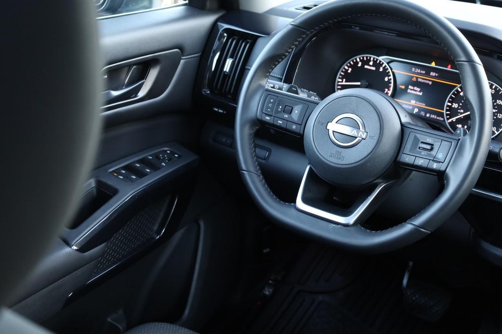 Nissan Pathfinder Vehicle Image 28