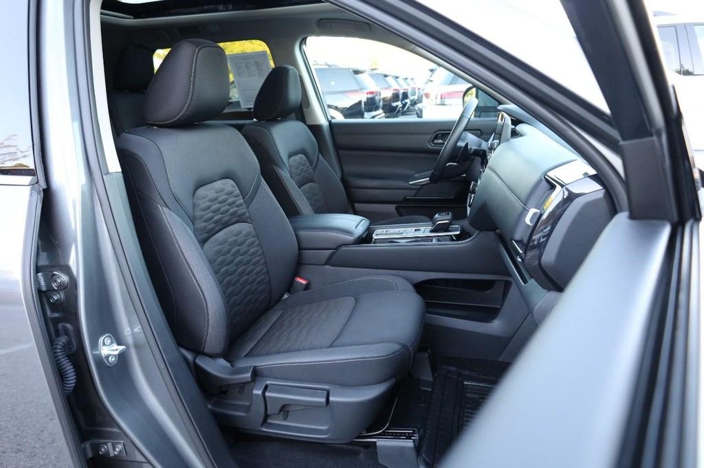 Nissan Pathfinder Vehicle Image 30