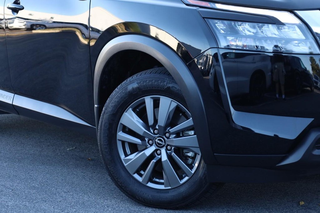Nissan Pathfinder Vehicle Image 03