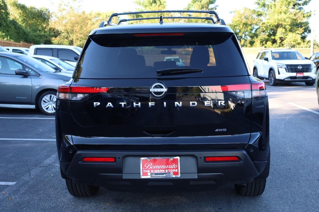 Nissan Pathfinder Vehicle Image 06