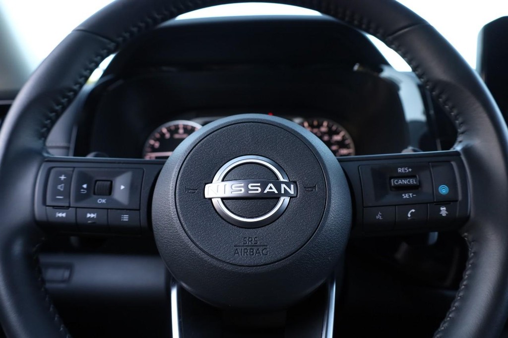 Nissan Pathfinder Vehicle Image 11