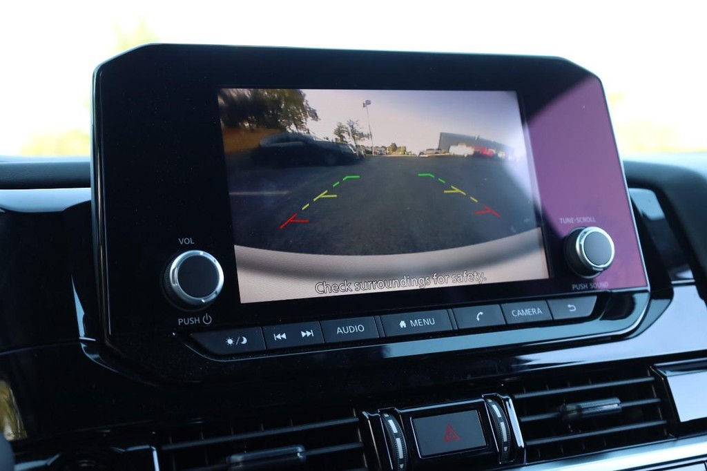 Nissan Pathfinder Vehicle Image 14