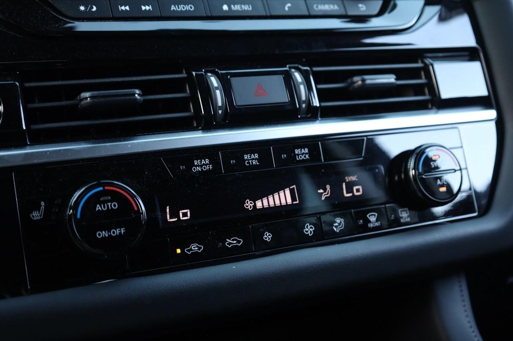 Nissan Pathfinder Vehicle Image 15