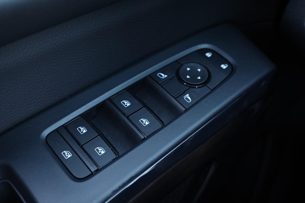 Nissan Pathfinder Vehicle Image 19