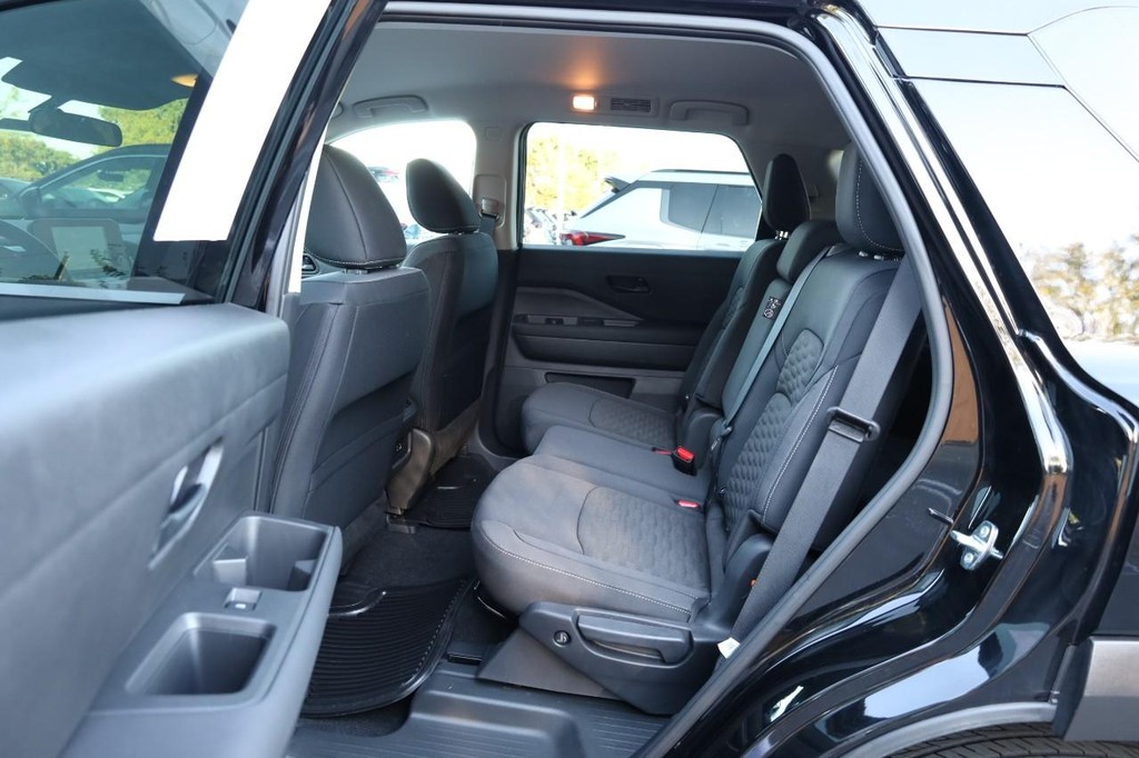 Nissan Pathfinder Vehicle Image 22
