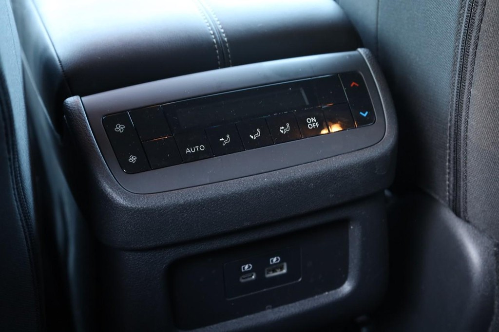 Nissan Pathfinder Vehicle Image 23