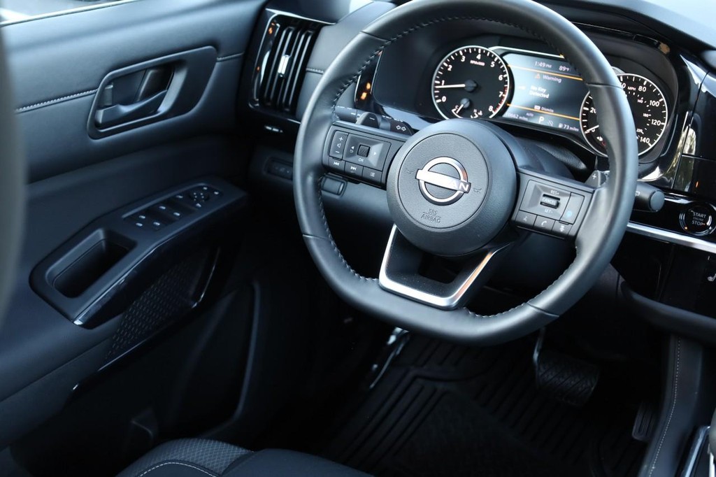 Nissan Pathfinder Vehicle Image 25
