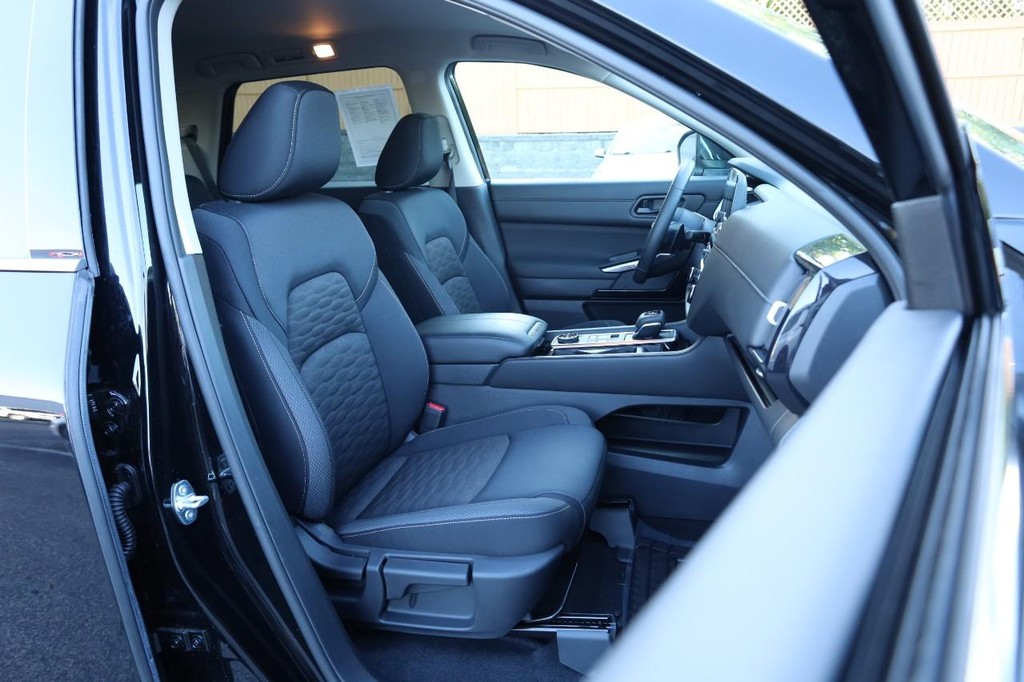 Nissan Pathfinder Vehicle Image 27