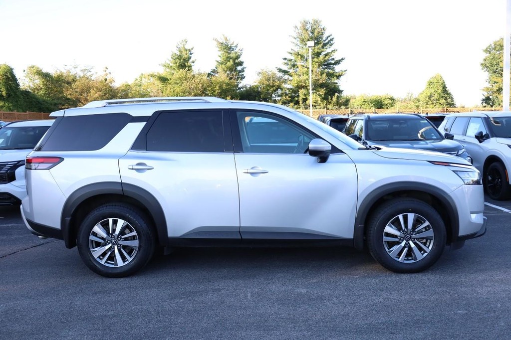 Nissan Pathfinder Vehicle Image 05