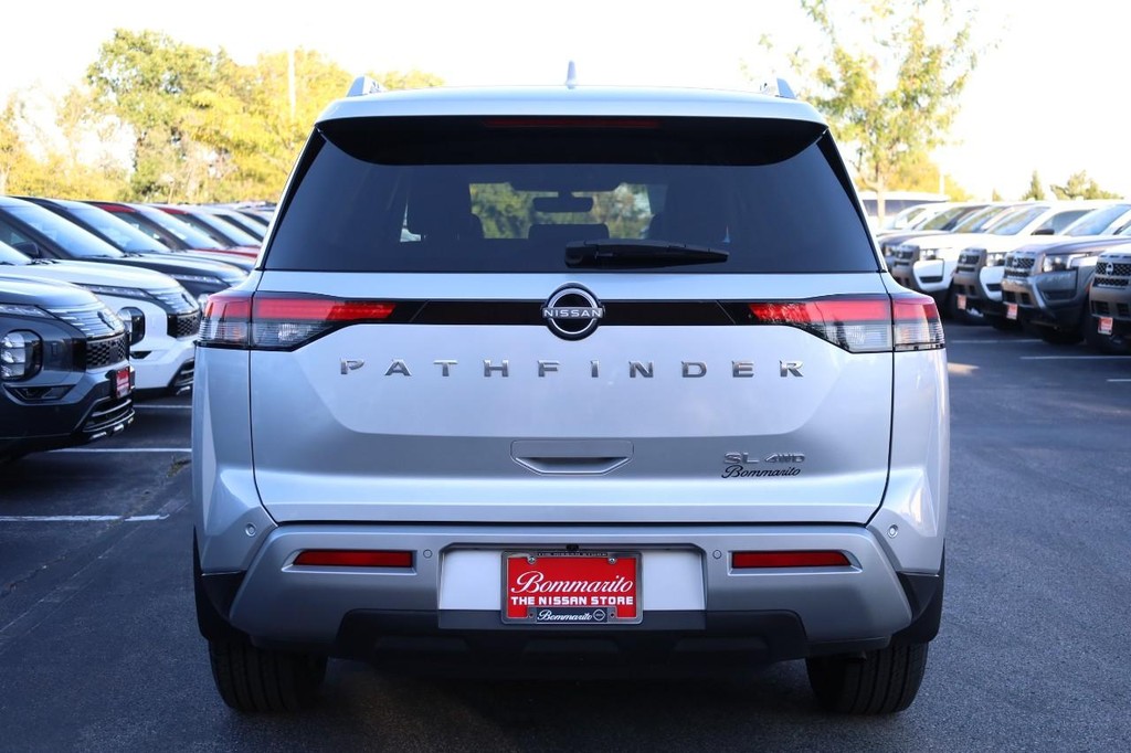 Nissan Pathfinder Vehicle Image 06