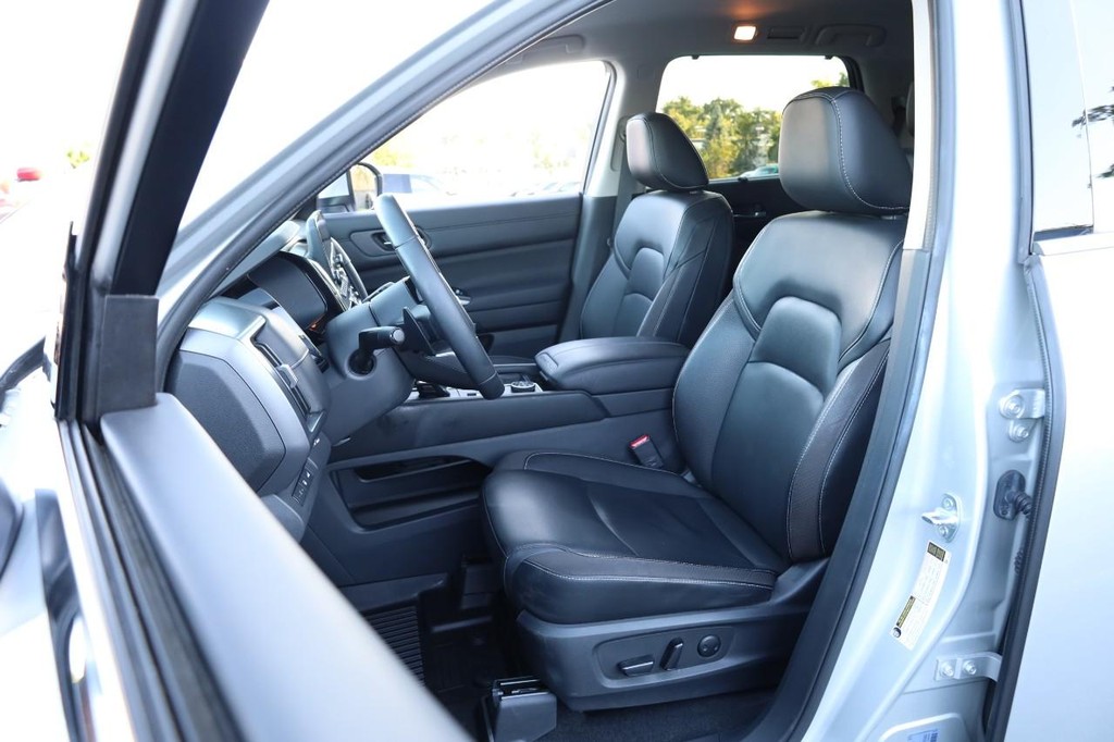 Nissan Pathfinder Vehicle Image 10