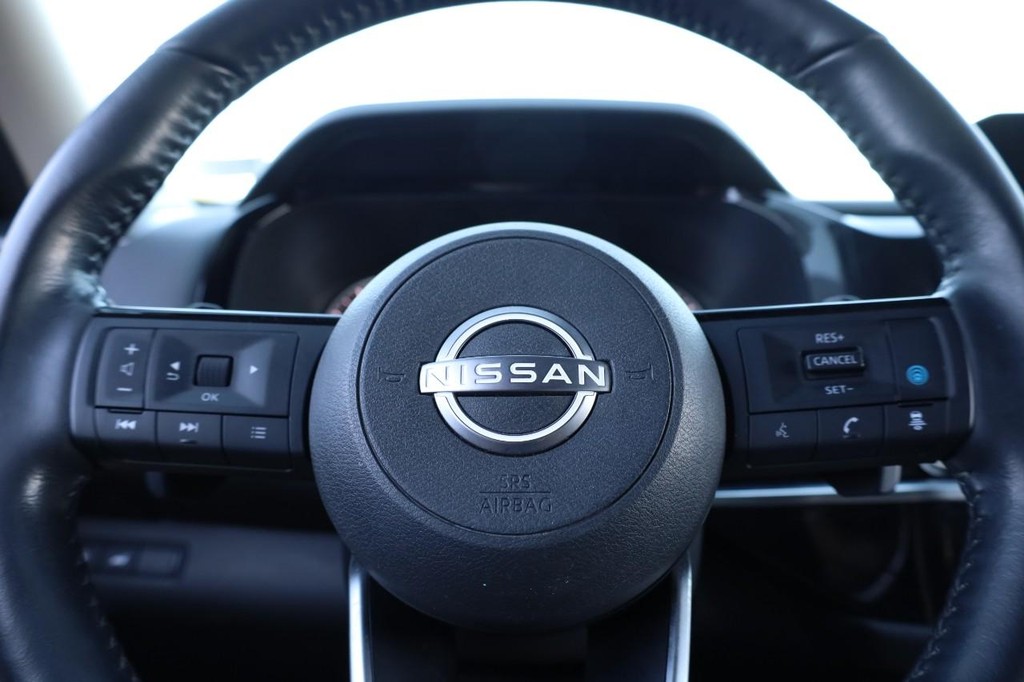 Nissan Pathfinder Vehicle Image 11