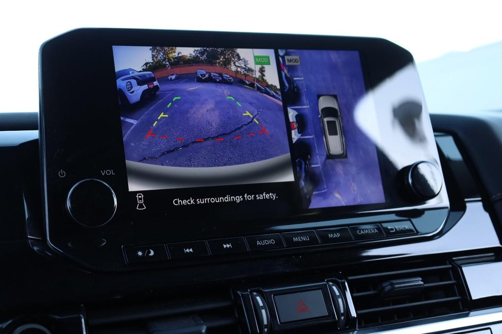 Nissan Pathfinder Vehicle Image 15