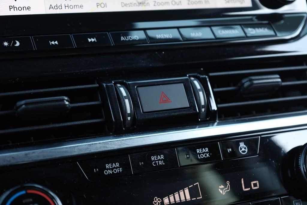 Nissan Pathfinder Vehicle Image 16