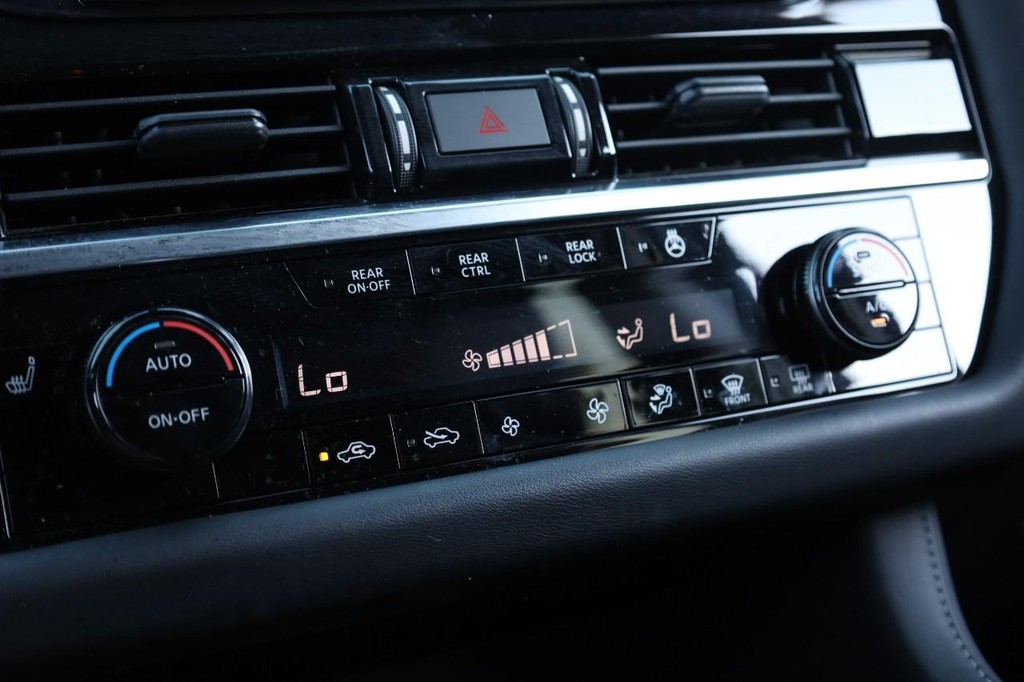 Nissan Pathfinder Vehicle Image 17